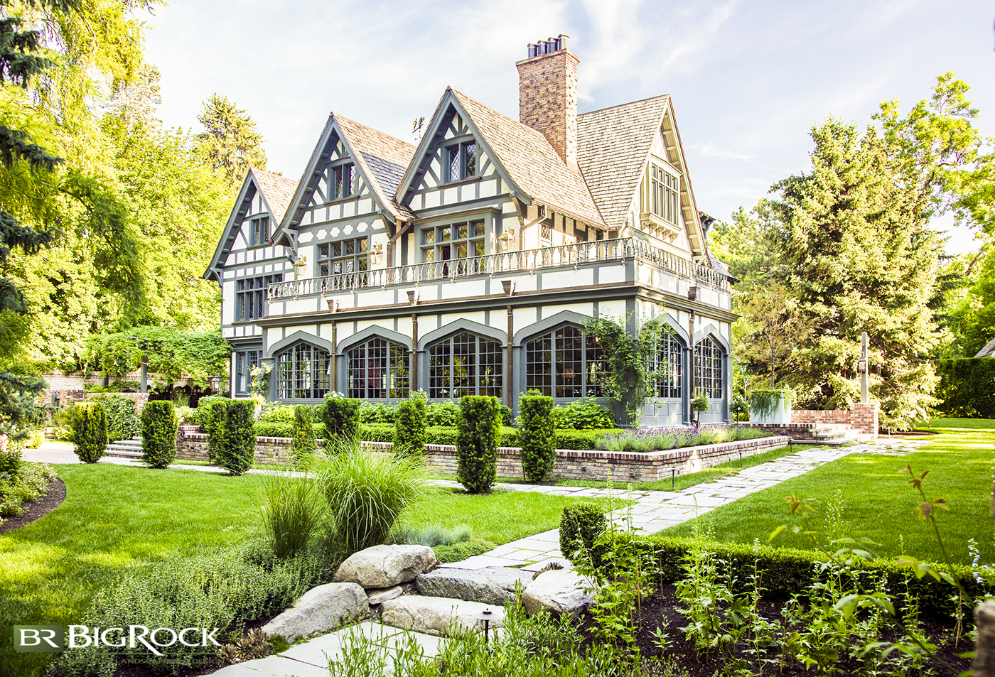 Luxury landscaping isn’t just measured by the number of dollars put into the project. Learn what 5 things make landscape design luxurious and what you need to know before hiring a high-end landscaping company yourself!