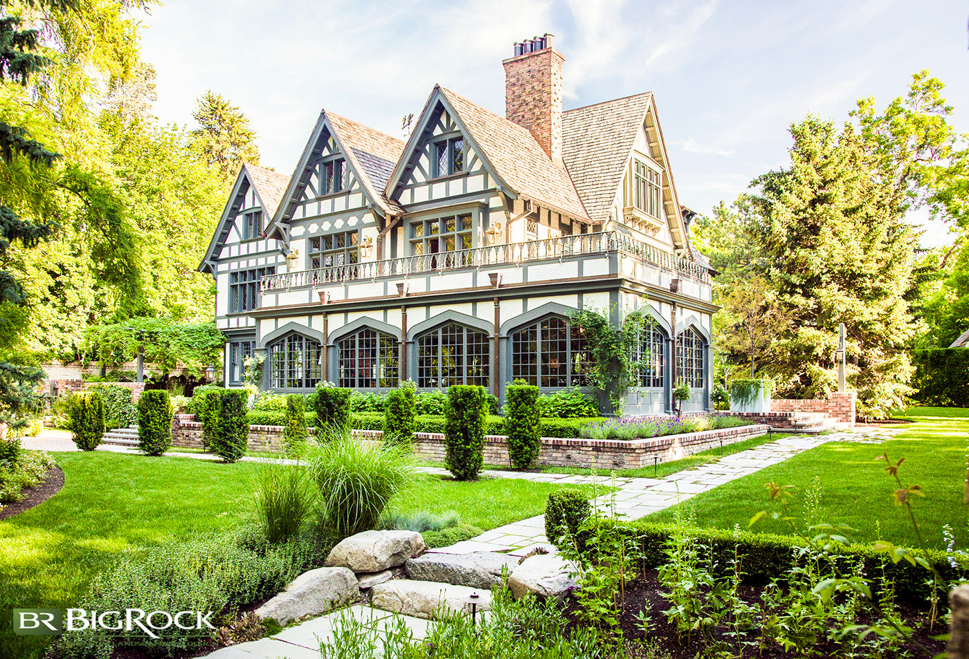 Luxury landscaping isn’t just measured by the number of dollars put into the project. Learn what 5 things make landscape design luxurious and what you need to know before hiring a high-end landscaping company yourself!