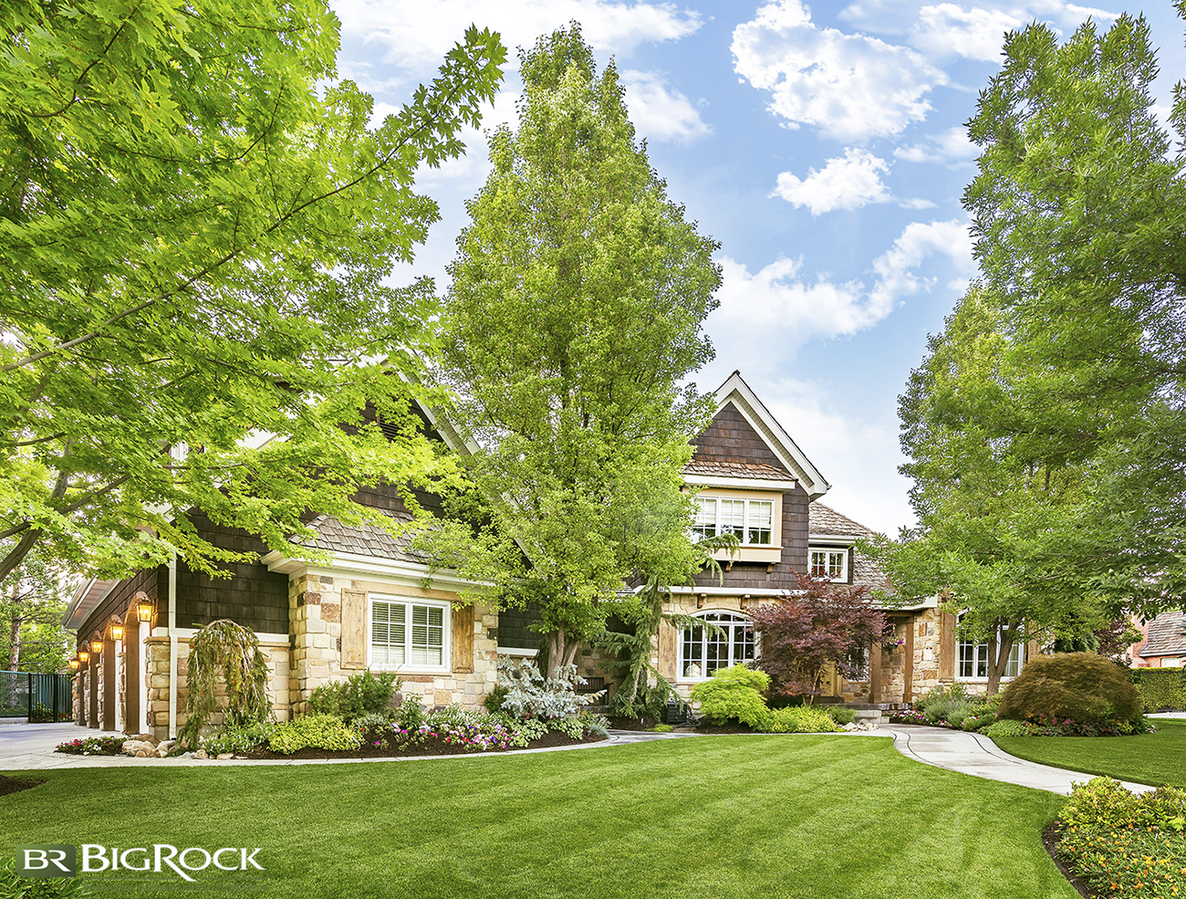 Step up your landscaping design with Big Rock Landscaping’s luxury home landscaping ideas. Whether you want a built in fire pit, water features, sports court, tropical gardens or more, Big Rock Landscaping is your choice landscaping contractor.