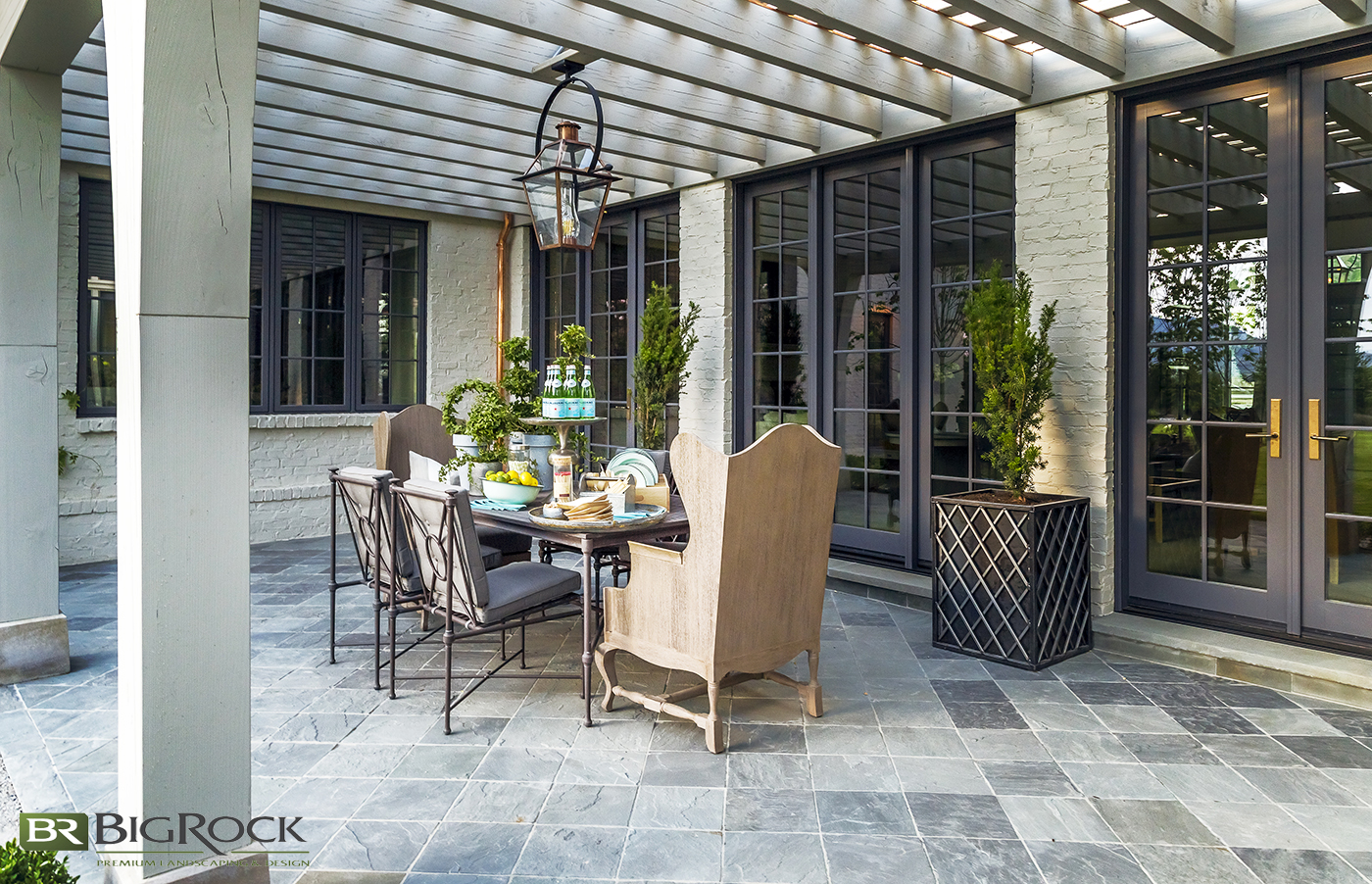 Extend your homes living space with an outdoor living hardscape with patio. Enjoy summer meals on a custom built patio with expert landscaping contractors. Big Rock Landscaping can build you your dream patio.