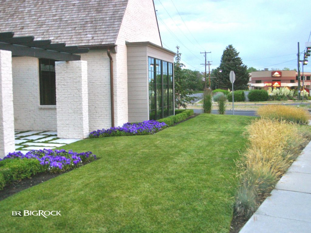 While commercial landscaping and residential landscaping have some similarities, there are also a lot of differences
