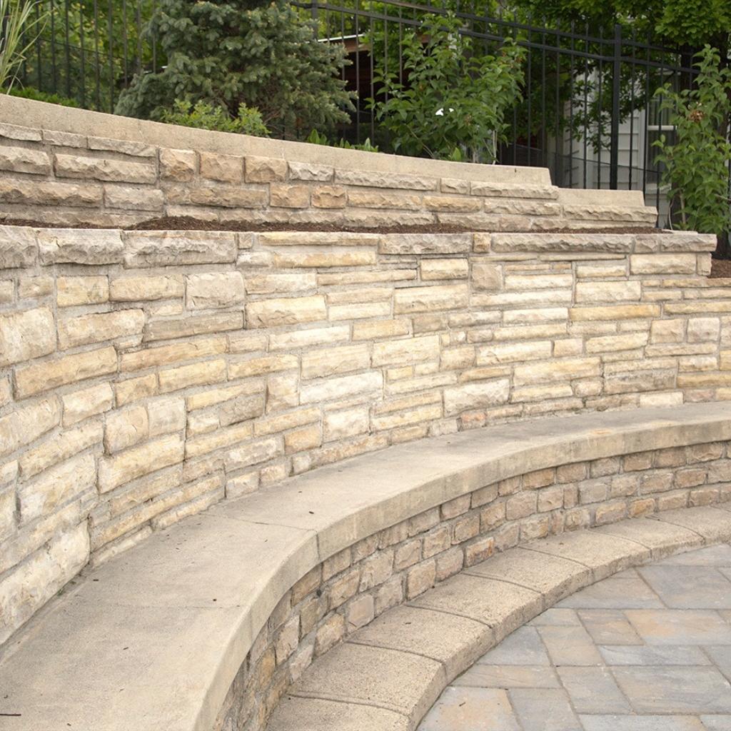 Whether you need a retaining wall to level out a slope, a rock wall backdrop for your pool or you simply want the stunning visuals of a natural stone wall, Big Rock Landscaping is the only choice