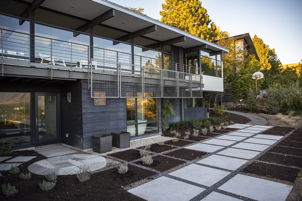 Combining natural and artificial elements in this space gave the landscaping a unique look that highlights the home’s aesthetic.