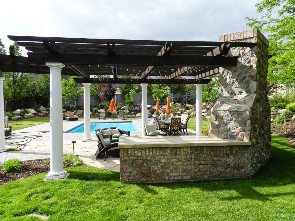 Designing and executing a pergola project is difficult, but with Big Rock Landscaping, you get a professional team that specializes in pergolas design and installation