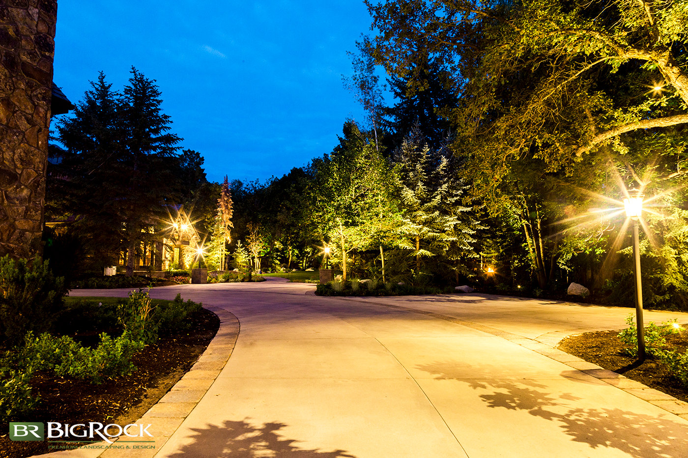 Did you know that landscape lighting can add a little extra curb appeal or create an inviting atmosphere for gatherings with friends and family? We are passionate about all things landscaping and are here to share some of our favorite landscaping lighting ideas!