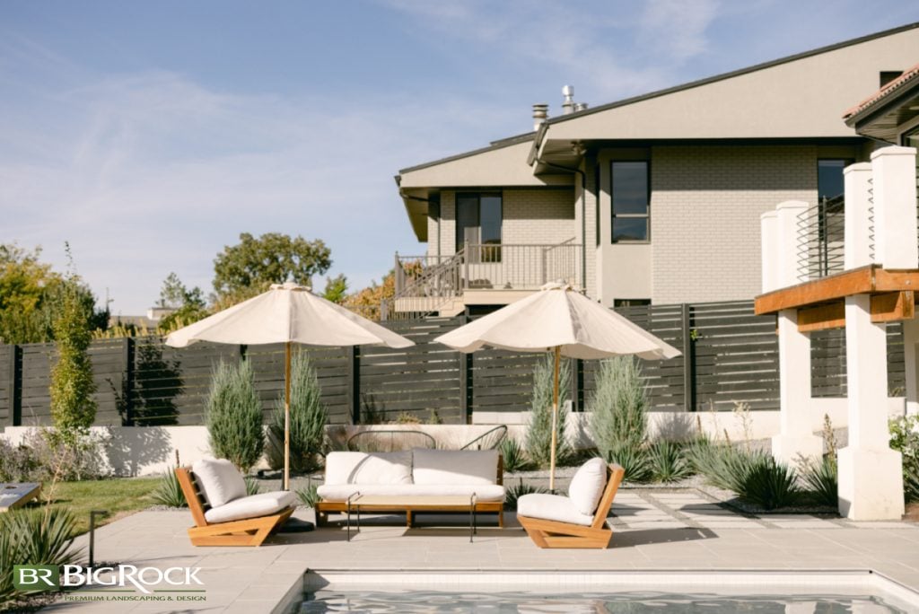 The clean lines and wood frames on the outdoor furniture mirror the lines and wood on the home’s deck.