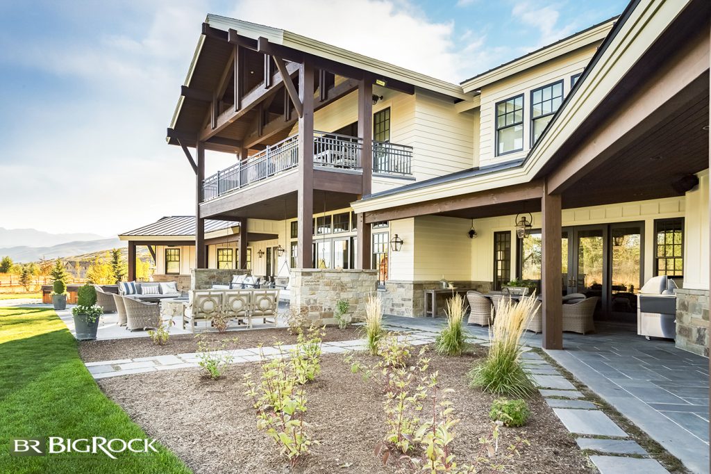 The use of wood, stone, and natural elements completes this modern farmhouse look.