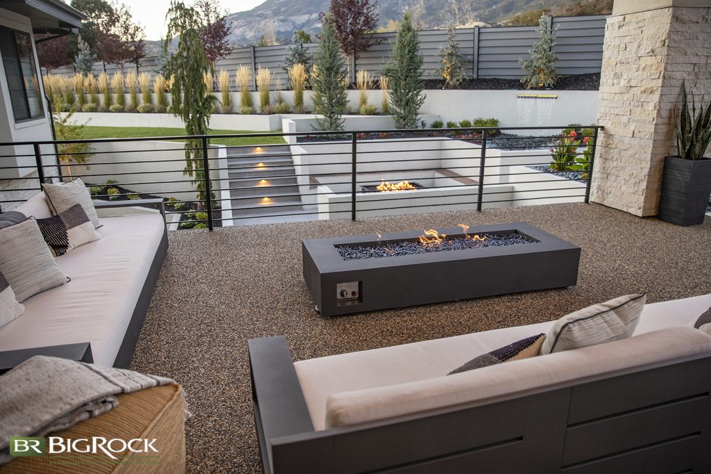 If you have a spacious yard, you have plenty of room to create a large and impressive deck.