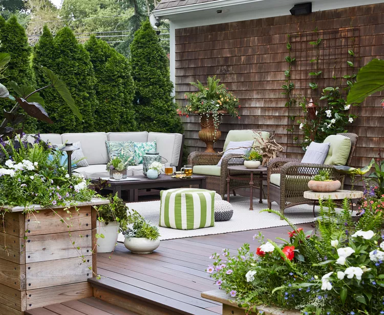 We love how cozy and inviting this backyard space is. With bright colors and natural materials that help transition between spaces, this wood and stone deckscaping is one to remember.