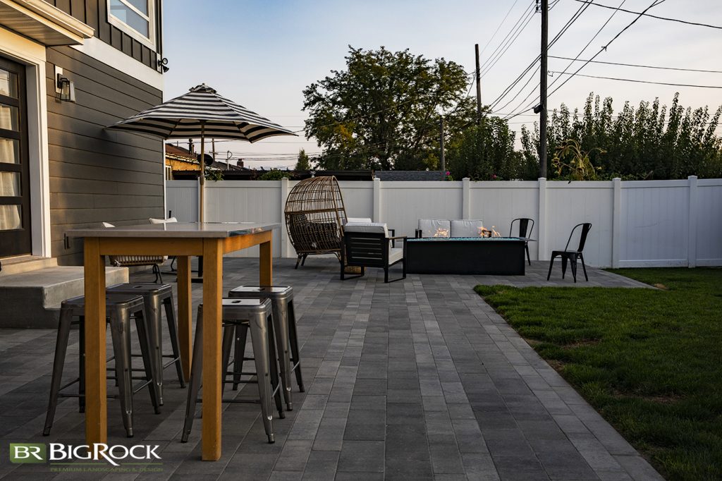 Balance hardscapes and softscapes. Balance is always the name of the game when it comes to design, and landscaping design is no exception. Integrate hardscapes into your softscapes in a way that compliments and defines a space.