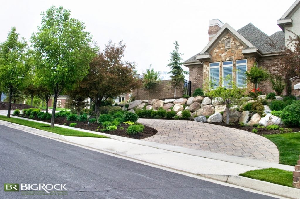 We didn’t name our company Big Rock Landscaping for nothing. Whether in the front yard or back, using large rocks in your landscaping makes a statement.