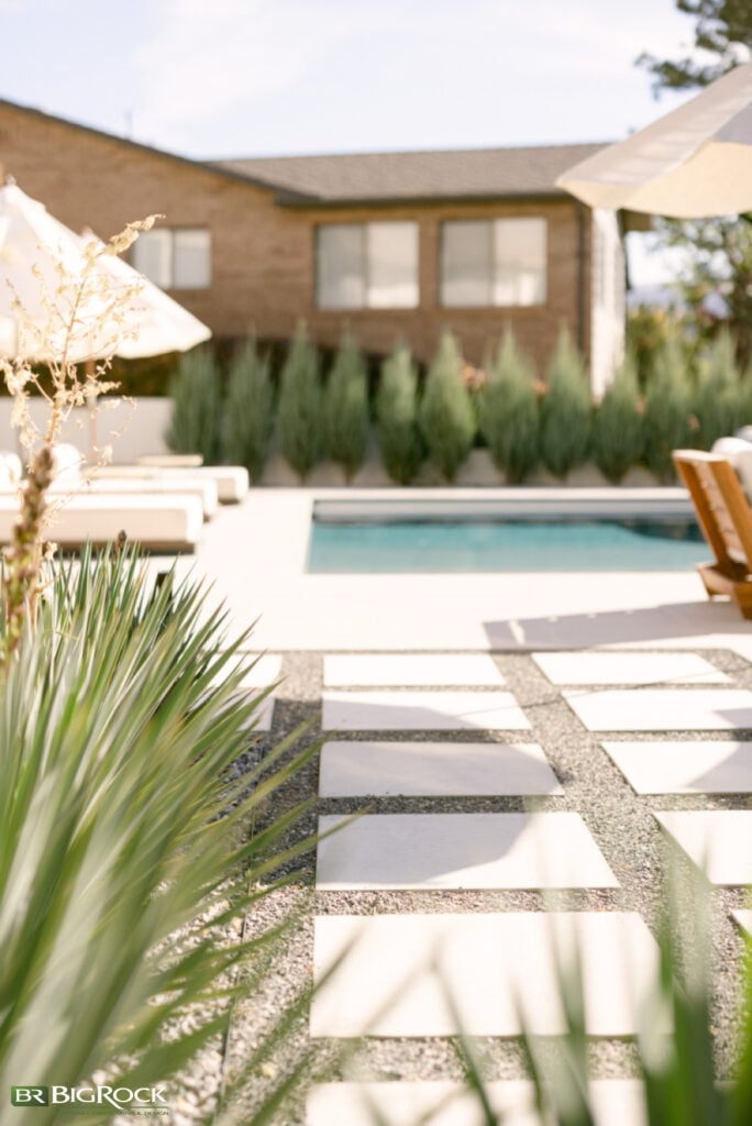 With neutral tones in the gravel and pavers, clean lines, and repetition, this space showcases the owner’s preference for a simple, modern design.